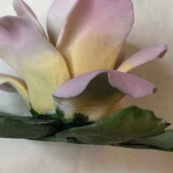 Capodimonte Vintage Porcelain Pink and White Flower Italy Crown Stamp With Tag - Picture 7 of 8